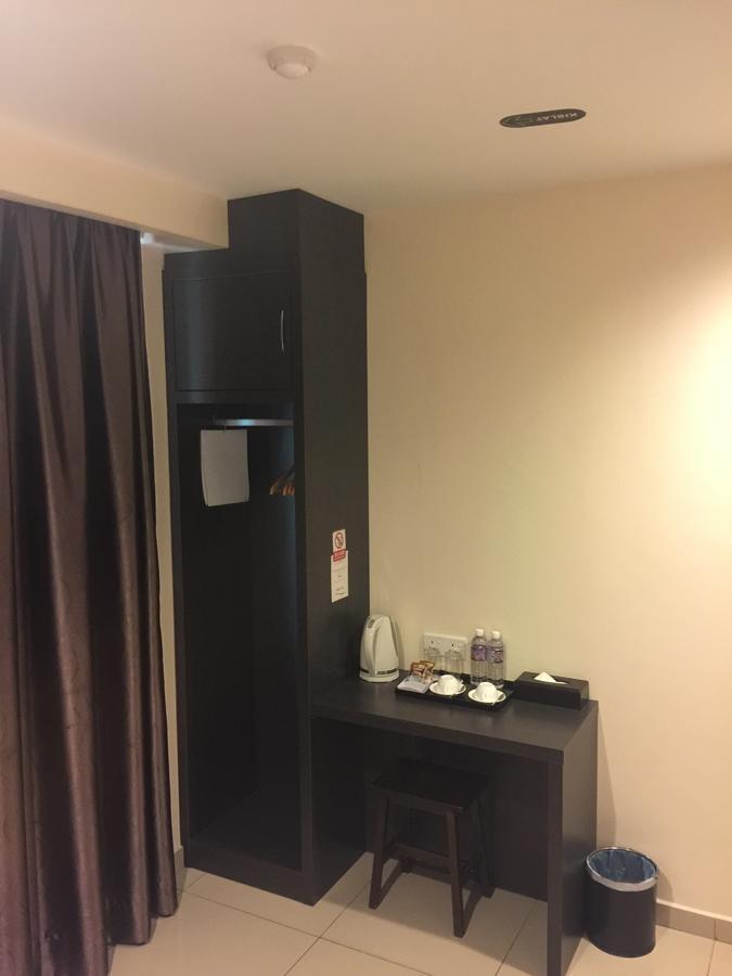 Premierz Hotel Labuan Exterior photo