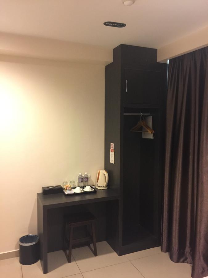 Premierz Hotel Labuan Exterior photo