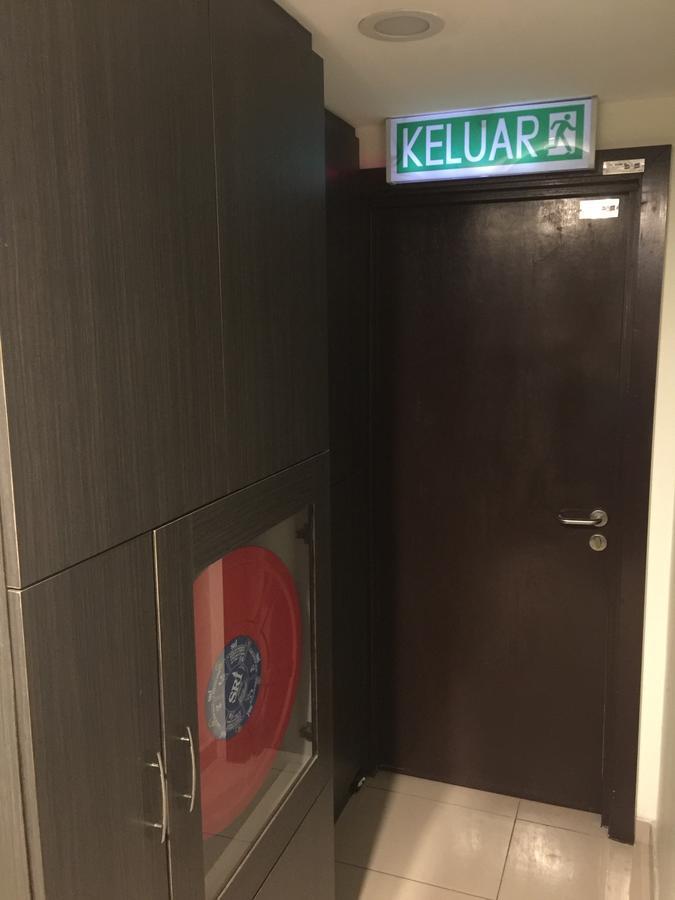Premierz Hotel Labuan Exterior photo